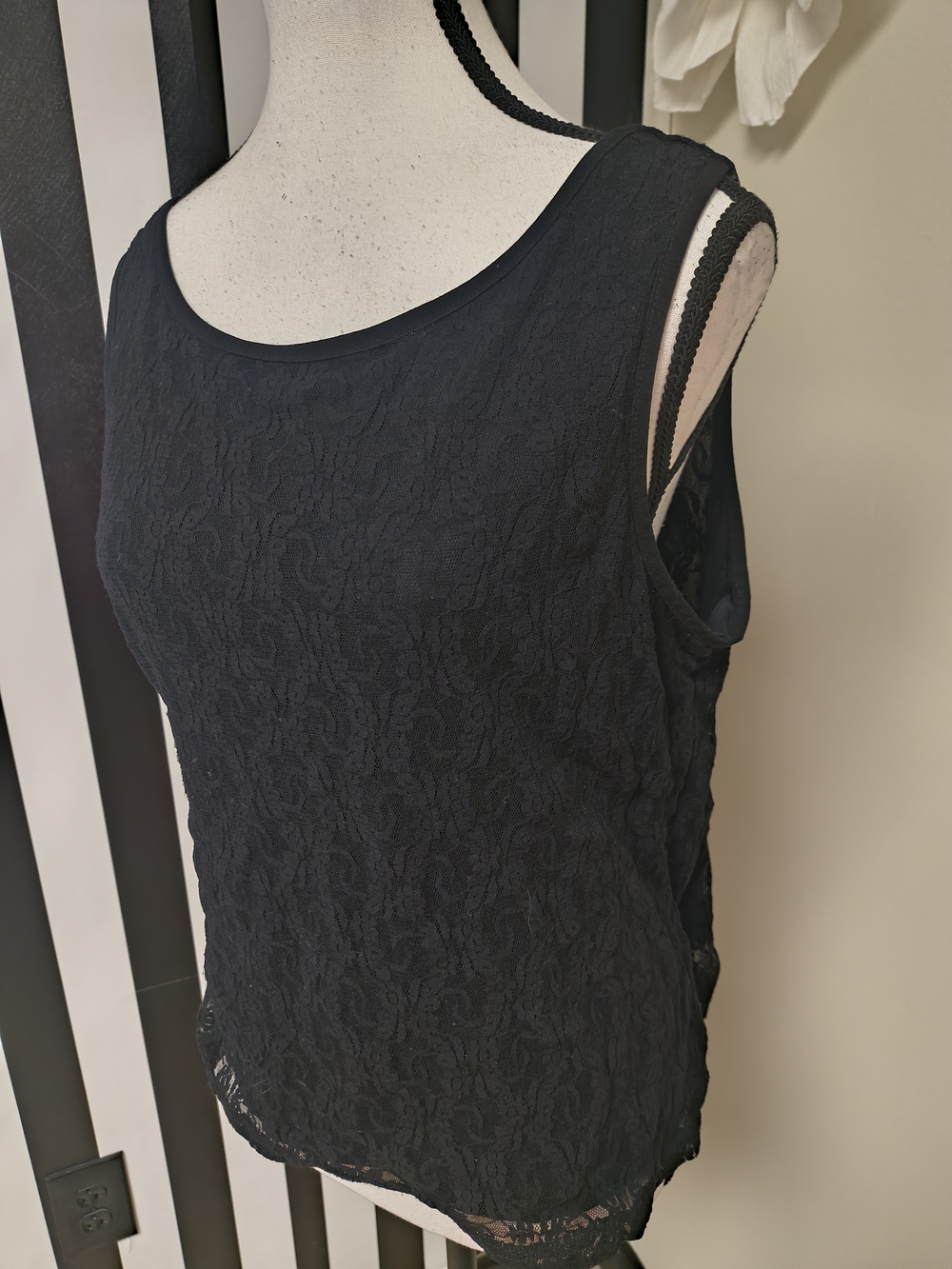 kathy ireland Black Lace Scoop Neck Tank - Picture 4 of 4